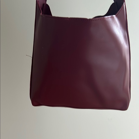 Chic Burgundy faux Leather Shoulder Bag - Picture 4 of 5